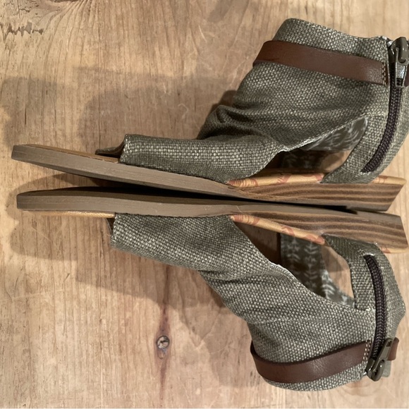 NWT Blowfish Malibu Balla Sandals side zip Neutral Olive Green Brown 7.5 - Picture 4 of 6